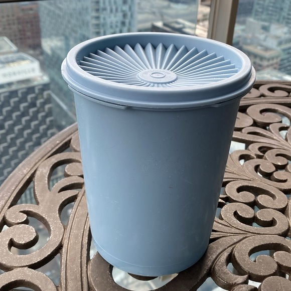 Tupperware - VTG  Servalier CANISTER #811-13 with lid - Picture 1 of 13